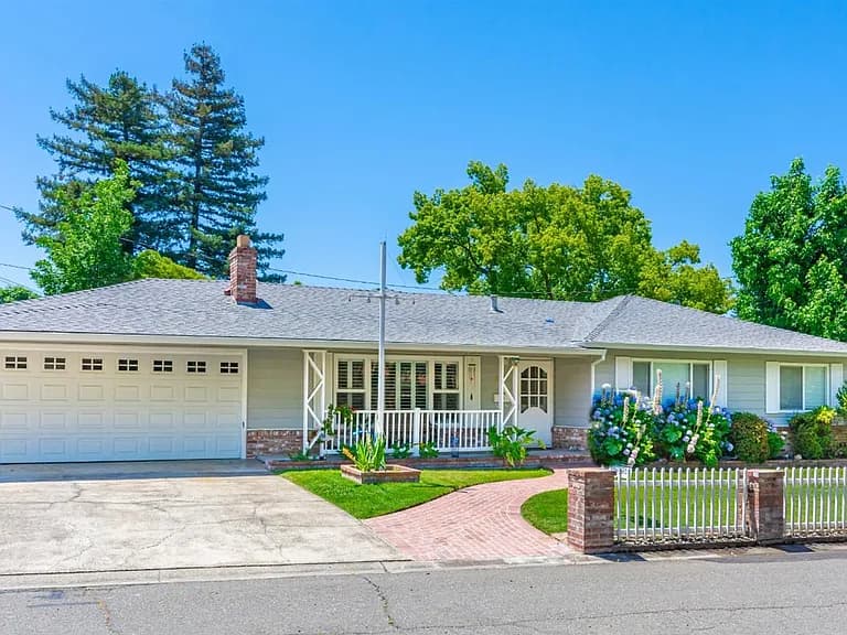 SIGNATURE LIVING ON CAMELIA AVENUE photo