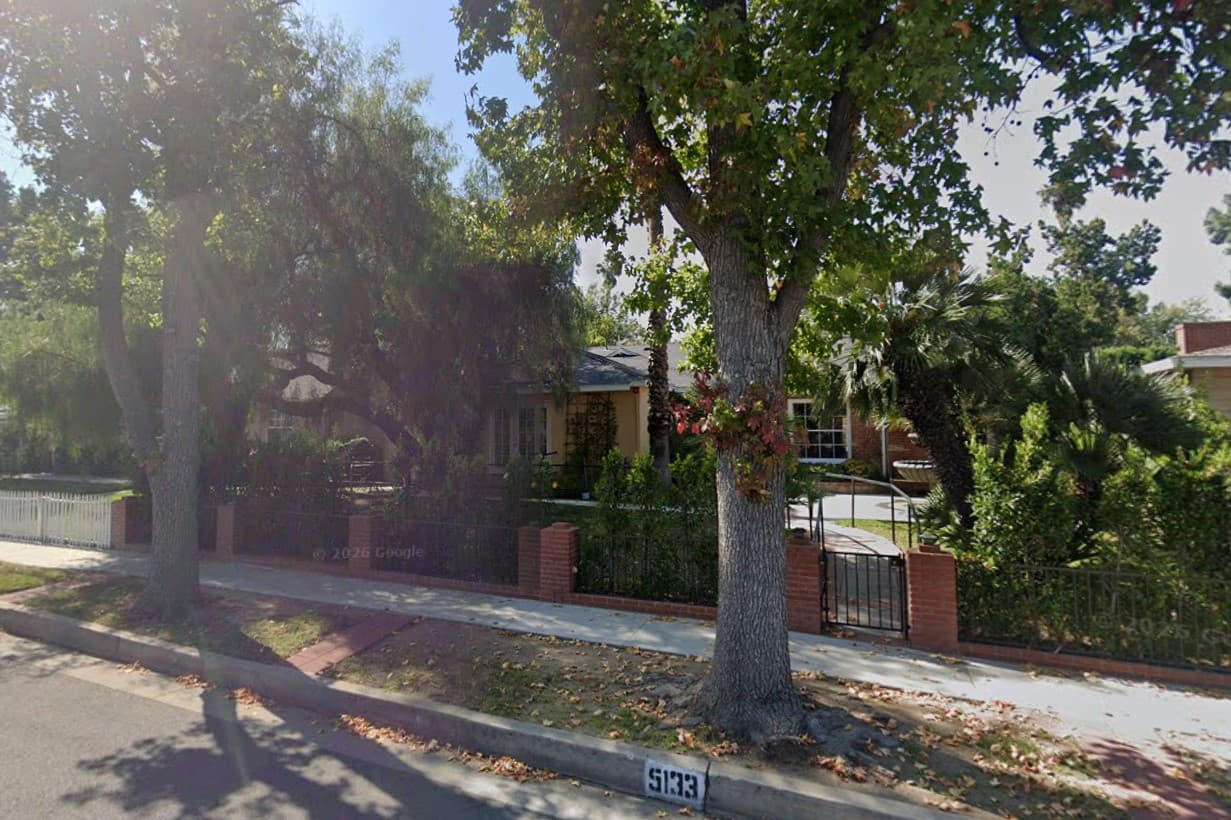 TOLUCA LAKE MANOR SENIOR ASSISTED LIVING II LLC photo