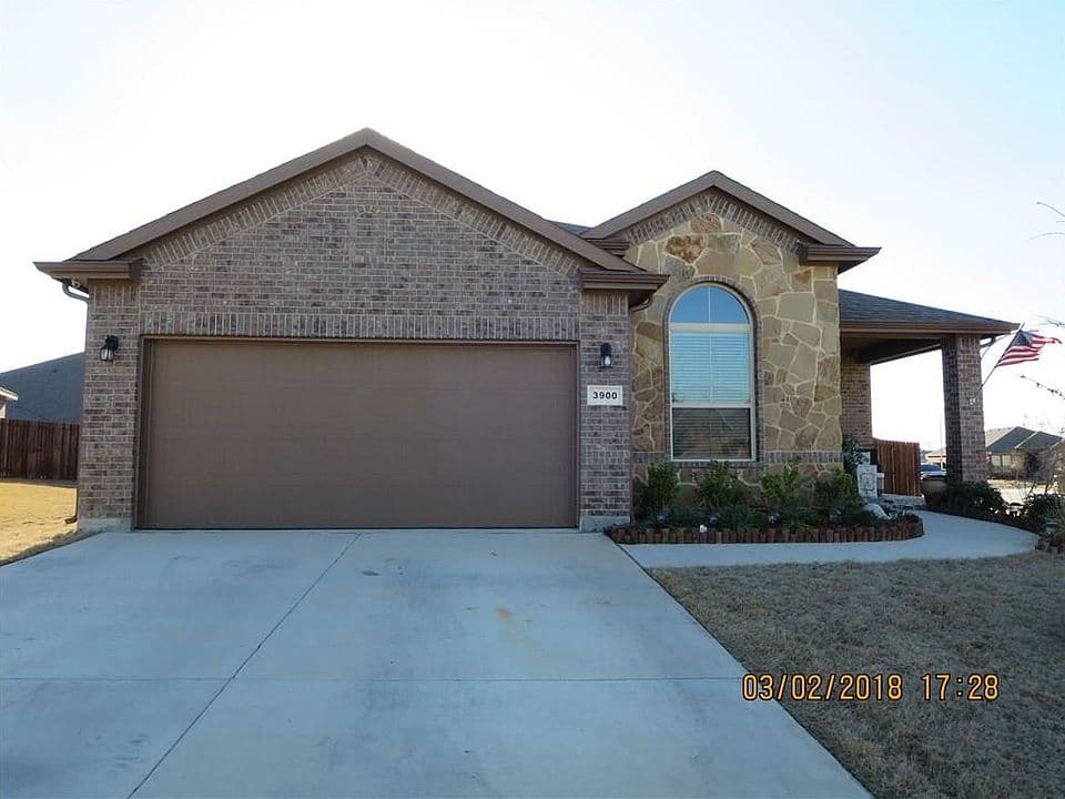 MUSTANG CREEK ESTATES SACHSE HOUSE B photo