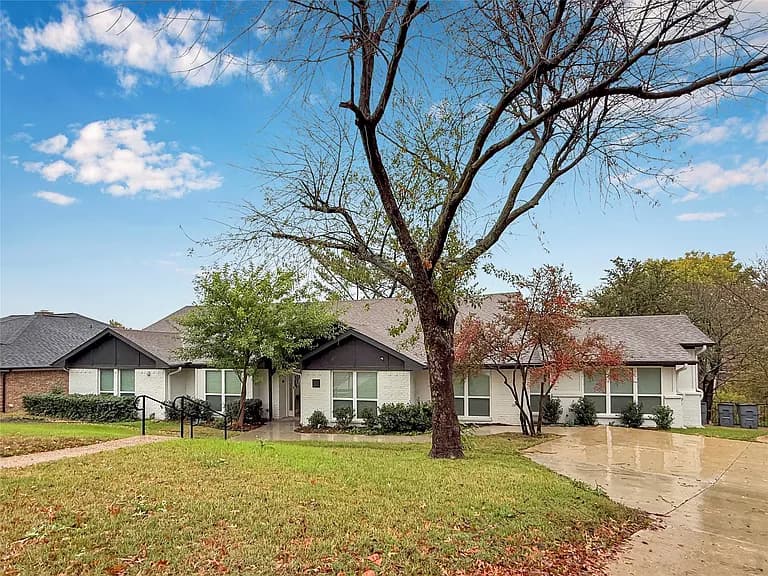 261 OAK HILL LLC photo