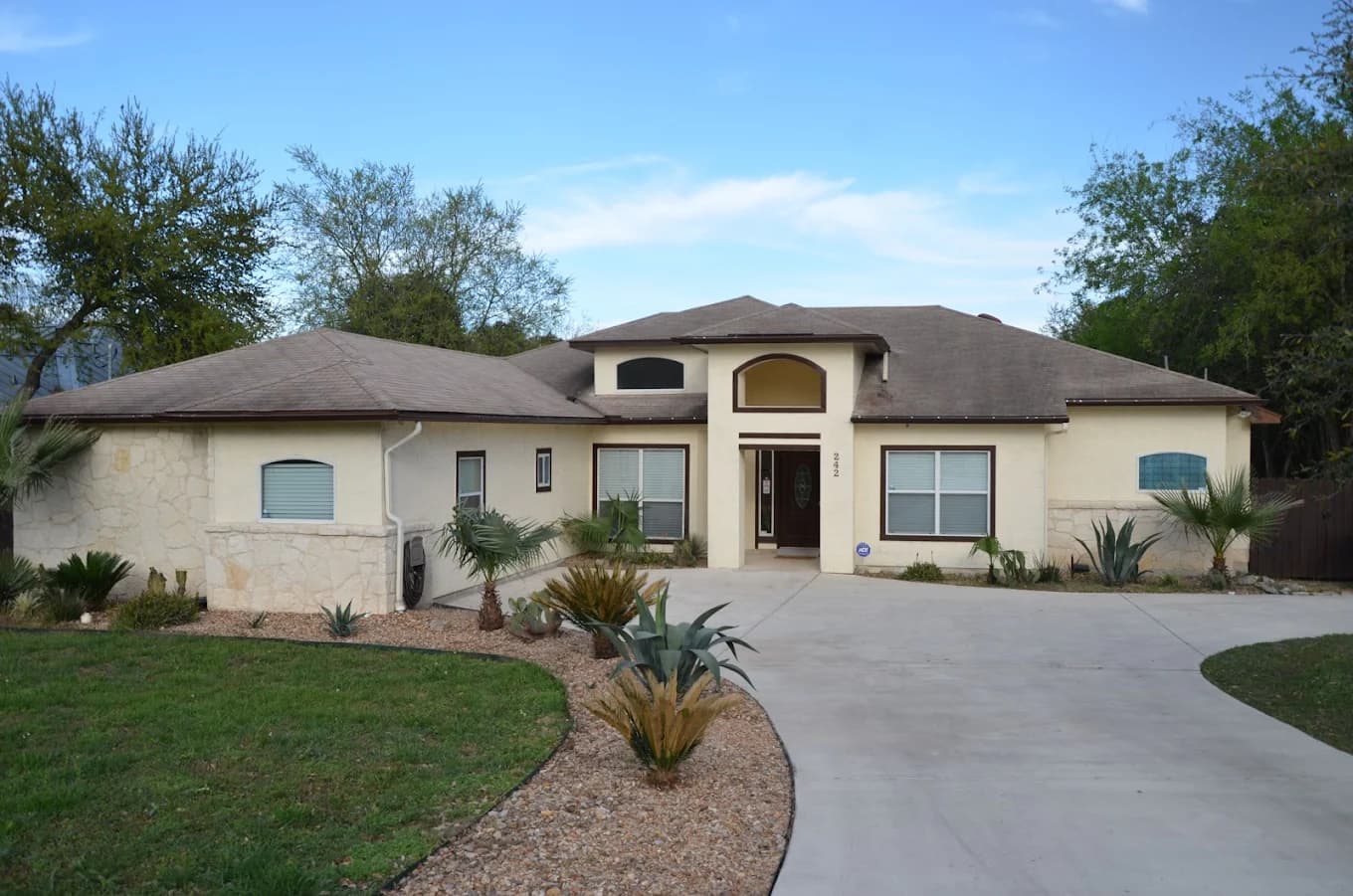 GOLDEN OAKS ASSISTED LIVING LLC photo