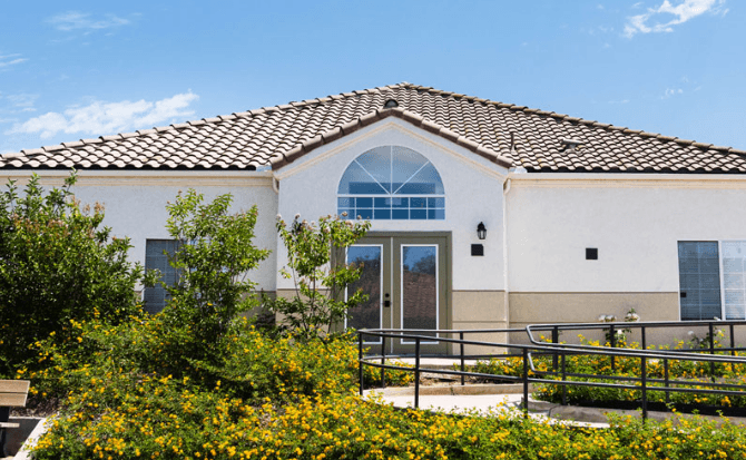 HIDDEN GLENN SENIOR LIVING V photo