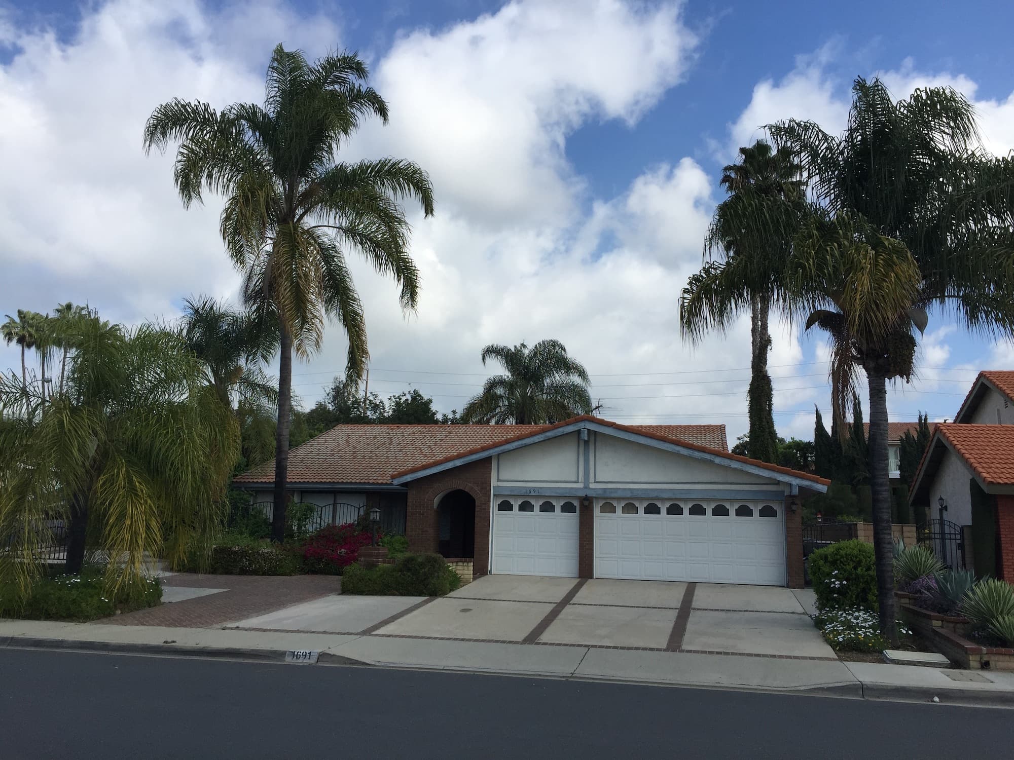 GENESIS MANOR IV photo