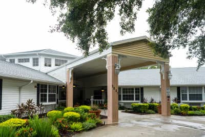 SUNCOAST SENIOR LIVING AT LONG BEACH photo