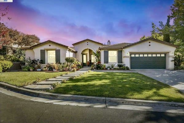 MARSHFIELD VILLA photo